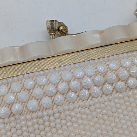 Vintage Cream Gold Small Adjustable Strap Clutch Purse - Picture 3 of 10